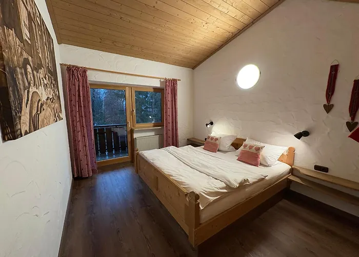 Dreimaederlhaus Am Berg Appartamento *
