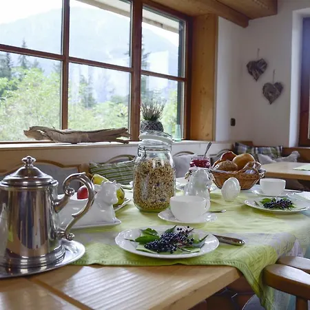 Dreimaederlhaus Am Berg Apartment