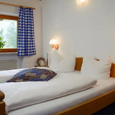 Dreimaederlhaus Am Berg Apartamento *