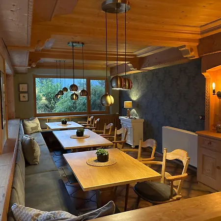 Dreimaederlhaus Am Berg