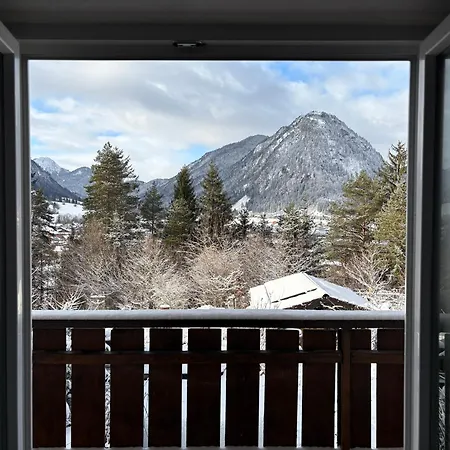 Dreimaederlhaus Am Berg Apartamento