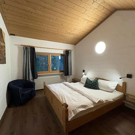 Dreimaederlhaus Am Berg
