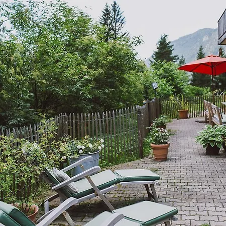 Dreimaederlhaus Am Berg Apartment *
